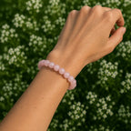 Pulsera Cuarzo Rosa – amor y equilibrio emocional en IMILLA. Minerales naturales y piezas con intención para amor propio, cuidado personal y conexión diaria.
