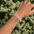 La pulsera selenita de Imilla está elaborada con selenita natural auténtica