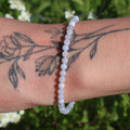 Pulsera calcedonia 4mm facetada – Calma y equilibrio