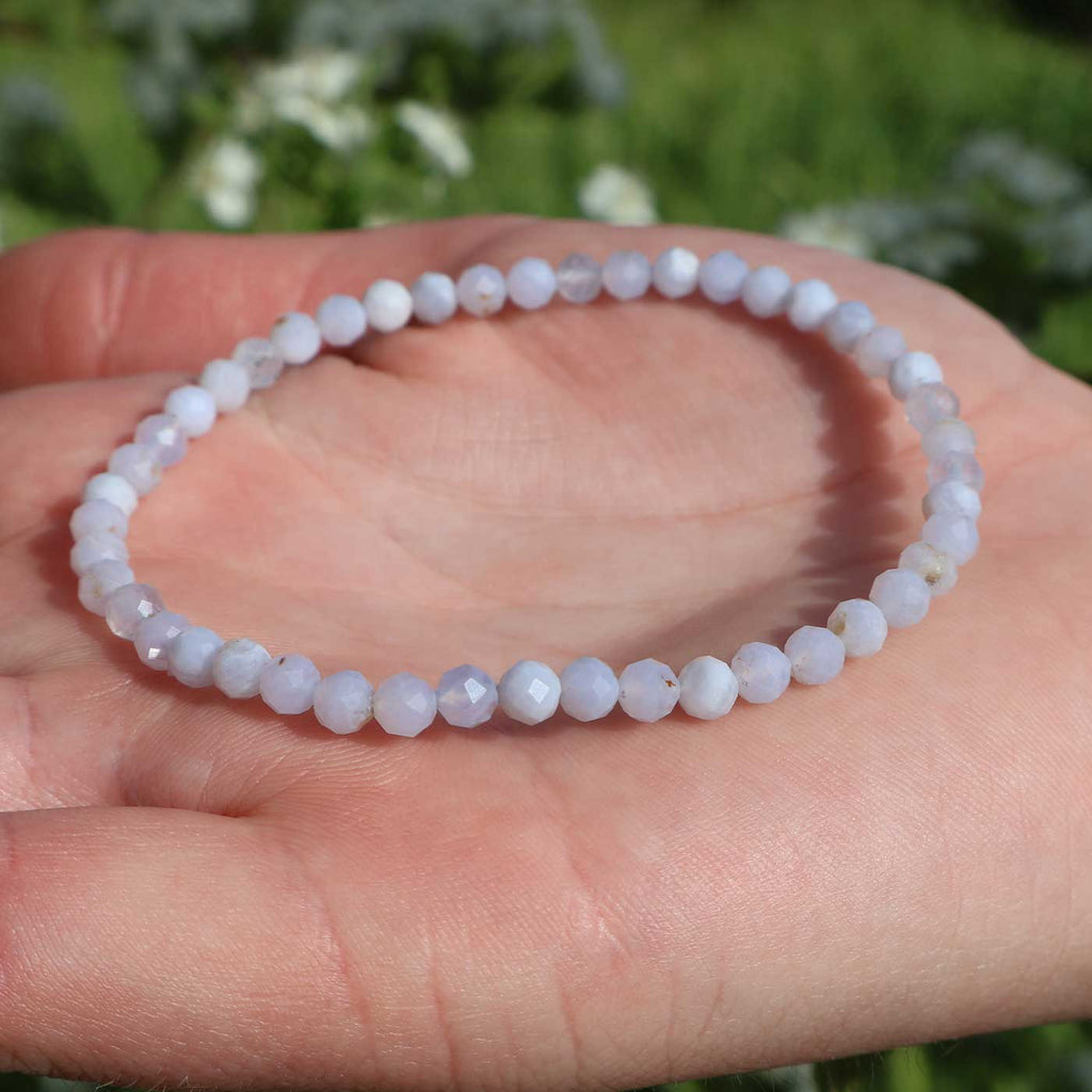 Pulsera calcedonia 4mm facetada – Calma y equilibrio