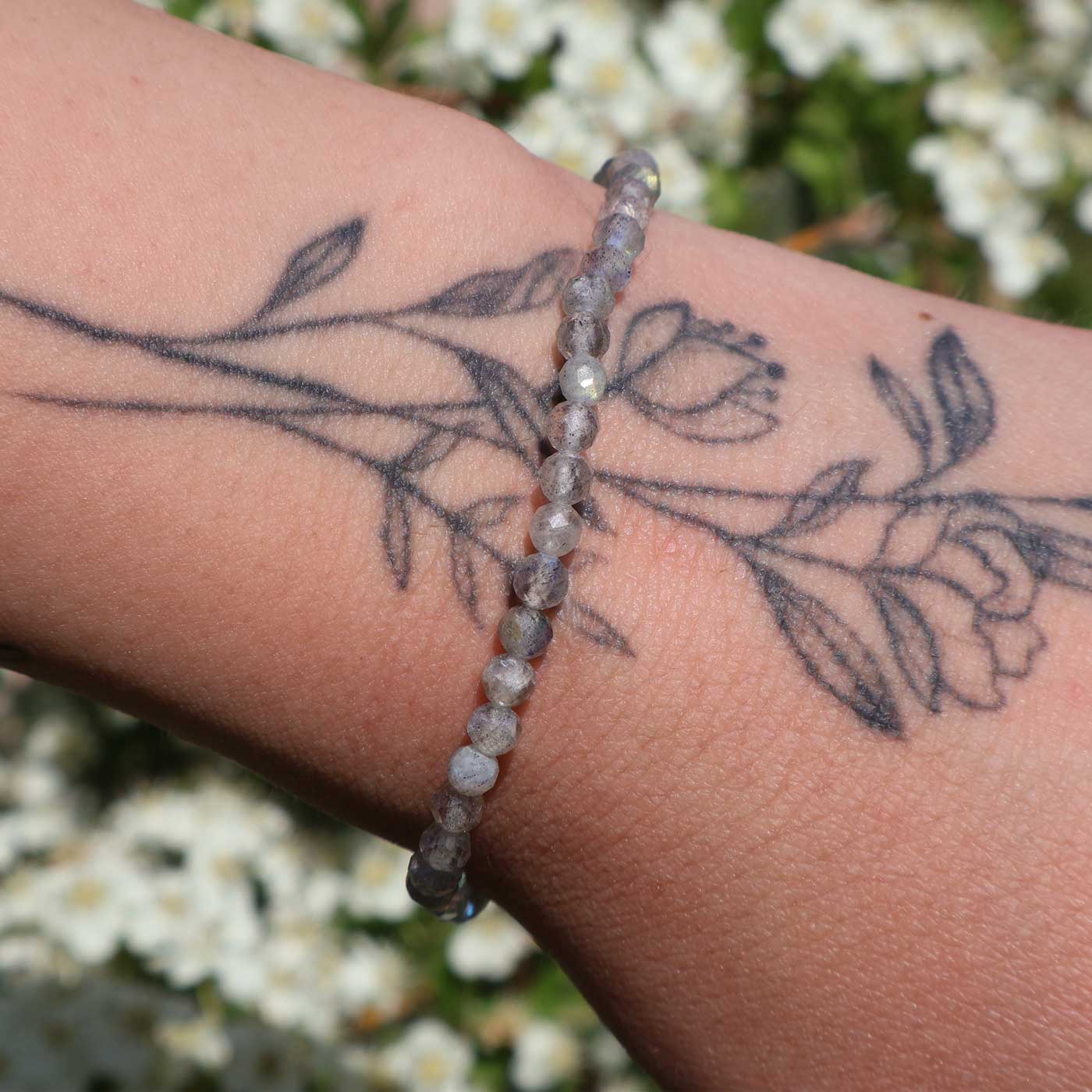 Pulsera labradorita 4mm facetada – Magia y protección