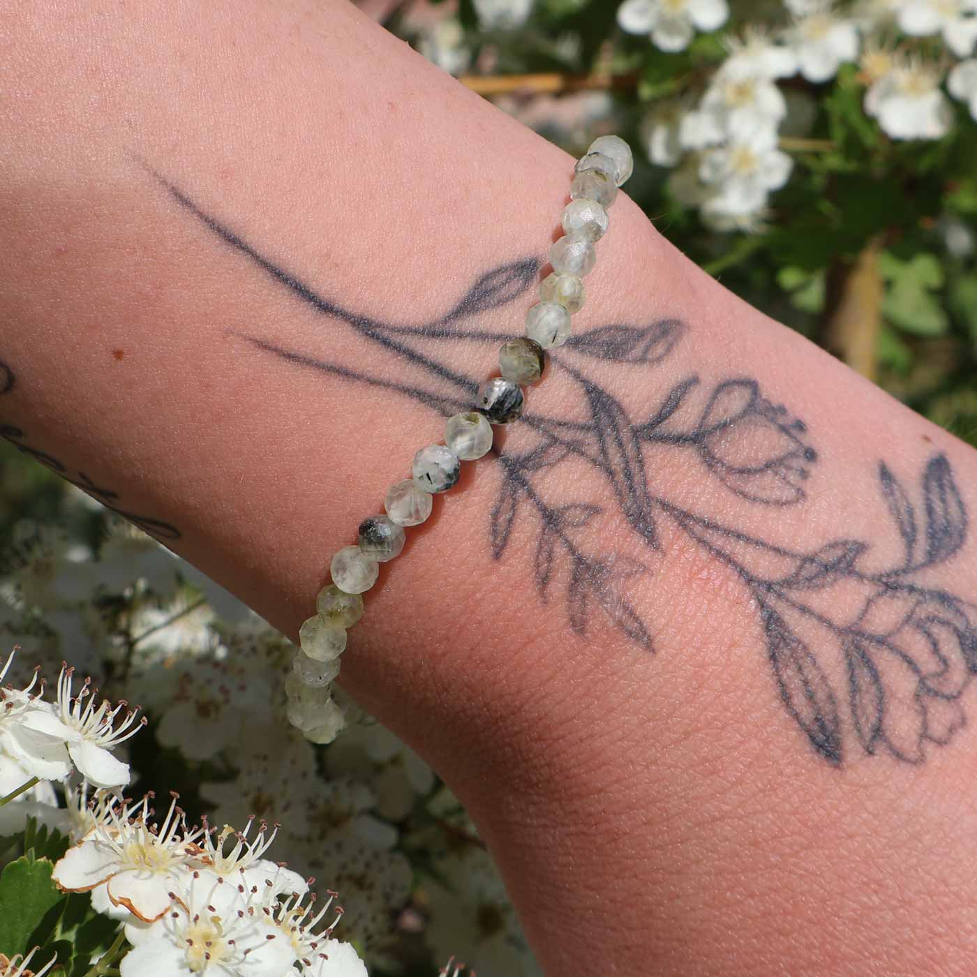 Pulsera prehnita 4mm facetada – Calma y sanación