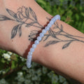 Pulsera calcedonia 4mm – Calma y equilibrio