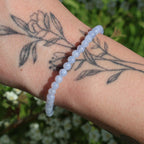 Pulsera calcedonia 4mm – Calma y equilibrio