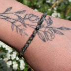 Pulsera prehnita 4mm – Calma y sanación