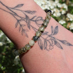 Pulsera prehnita 6mm – Calma y sanación
